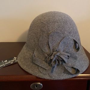 Lucy & Laurel Bell Style Hat